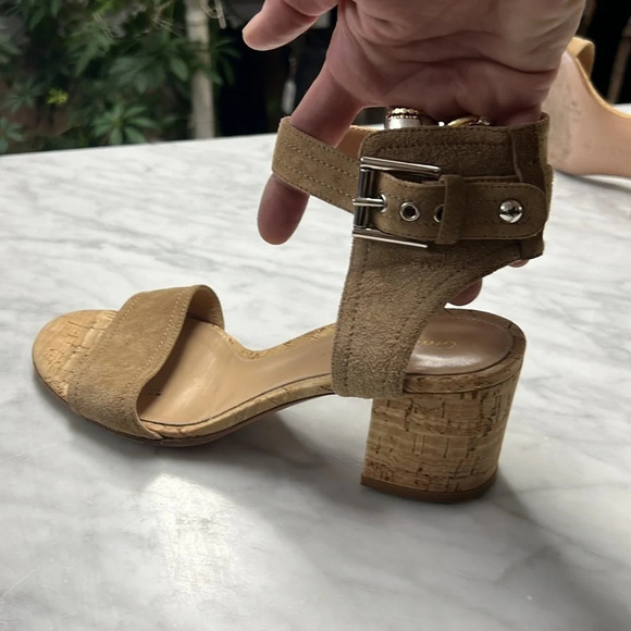 Gianvito Rossi Rikki Sandal in Tan Suede Size 38 - Picture 3 of 10